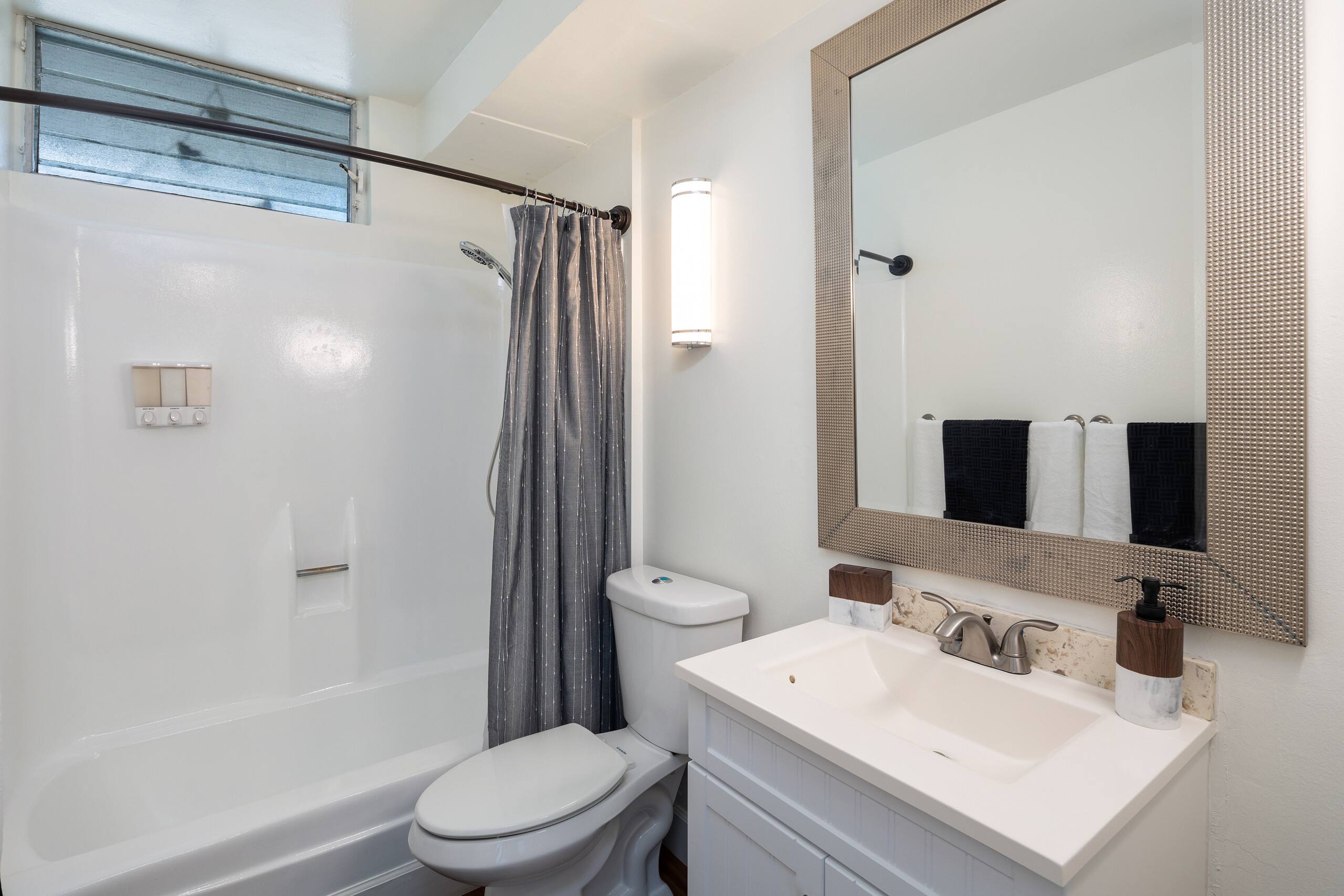 Condo in Honolulu · ★4.71 · 1 bedroom · 1 private bath - Image 13