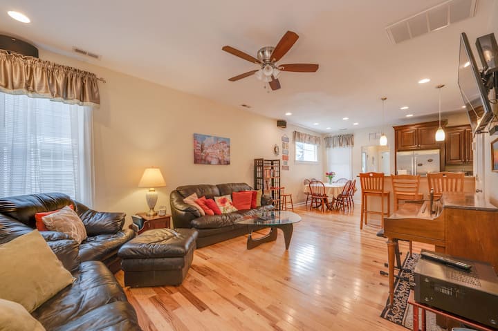 Big, Beautiful & Beachside Bliss - Sleeps 10 - Hampton, VA
