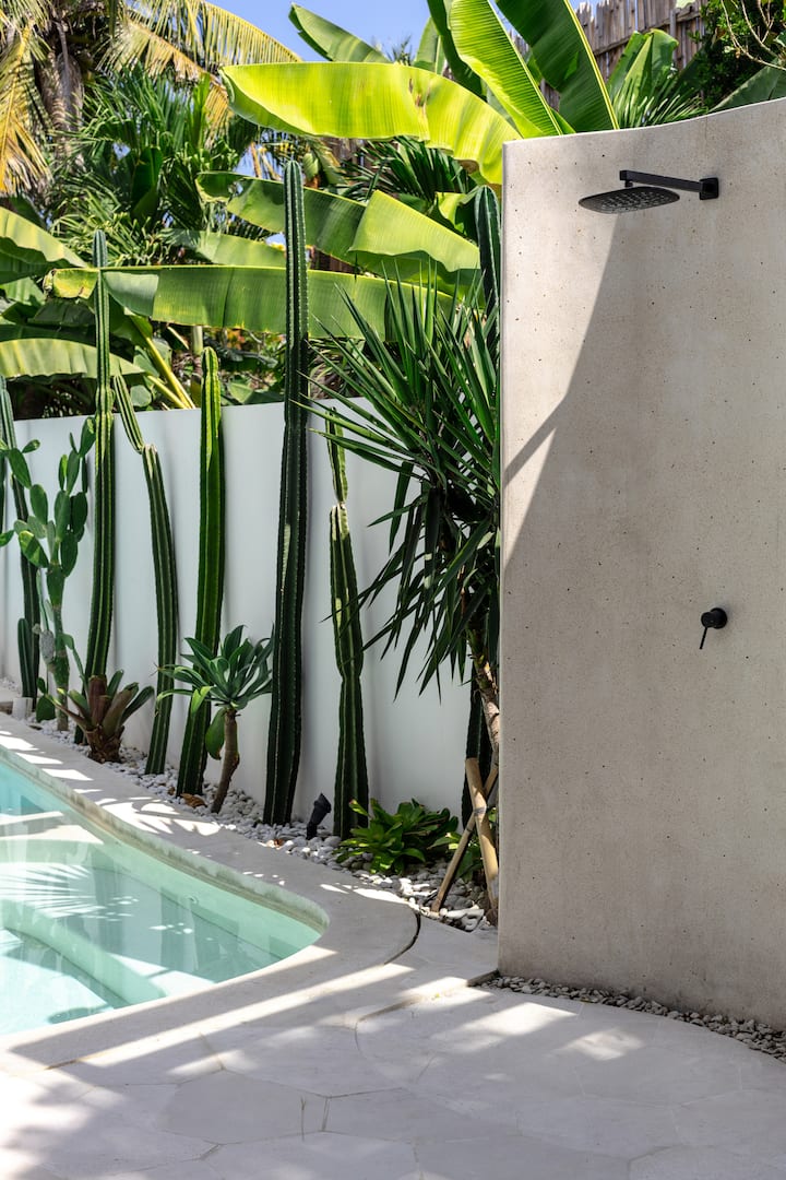 Full bathroom 3 image 2