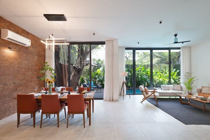 Dining area image 2