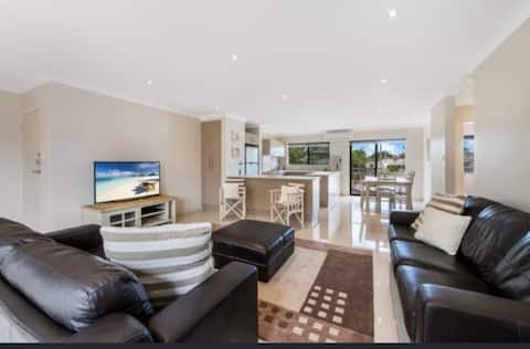 Successful Airbnb property: Beach Break apartment in The Entrance