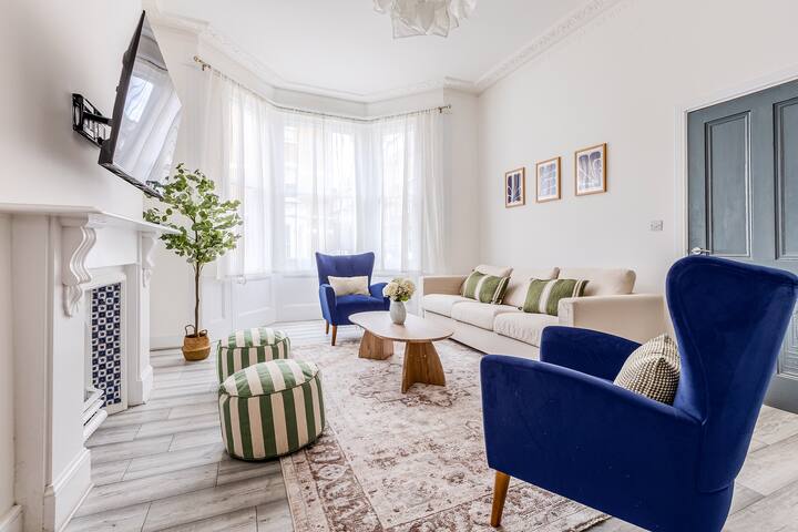 Immense Bright 5BR House near Kensington Olympia gallery image 2