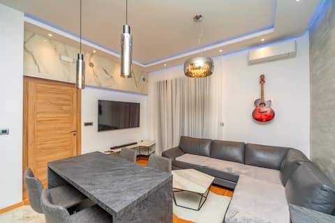 Top performing Airbnb: Modern New Apartment in Makedonsko Naselje