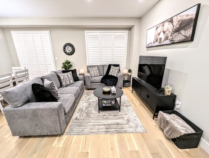 Modern Charming 8 Sleeper. Hwy 401 Mins Away - London