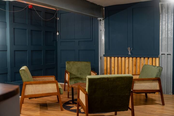 Shoreditch Warehouse, Sleeps 12! gallery image 5