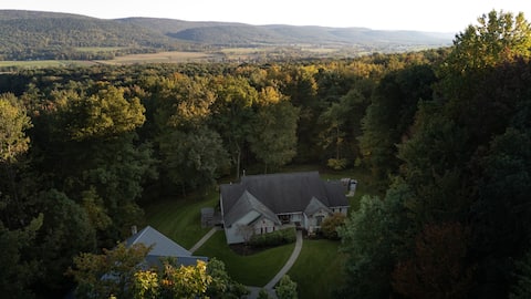 Spacious Home near PennState with Hot tub/fire pit