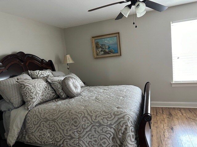 Спална соба со брачен кревет на 2-ро ниво 