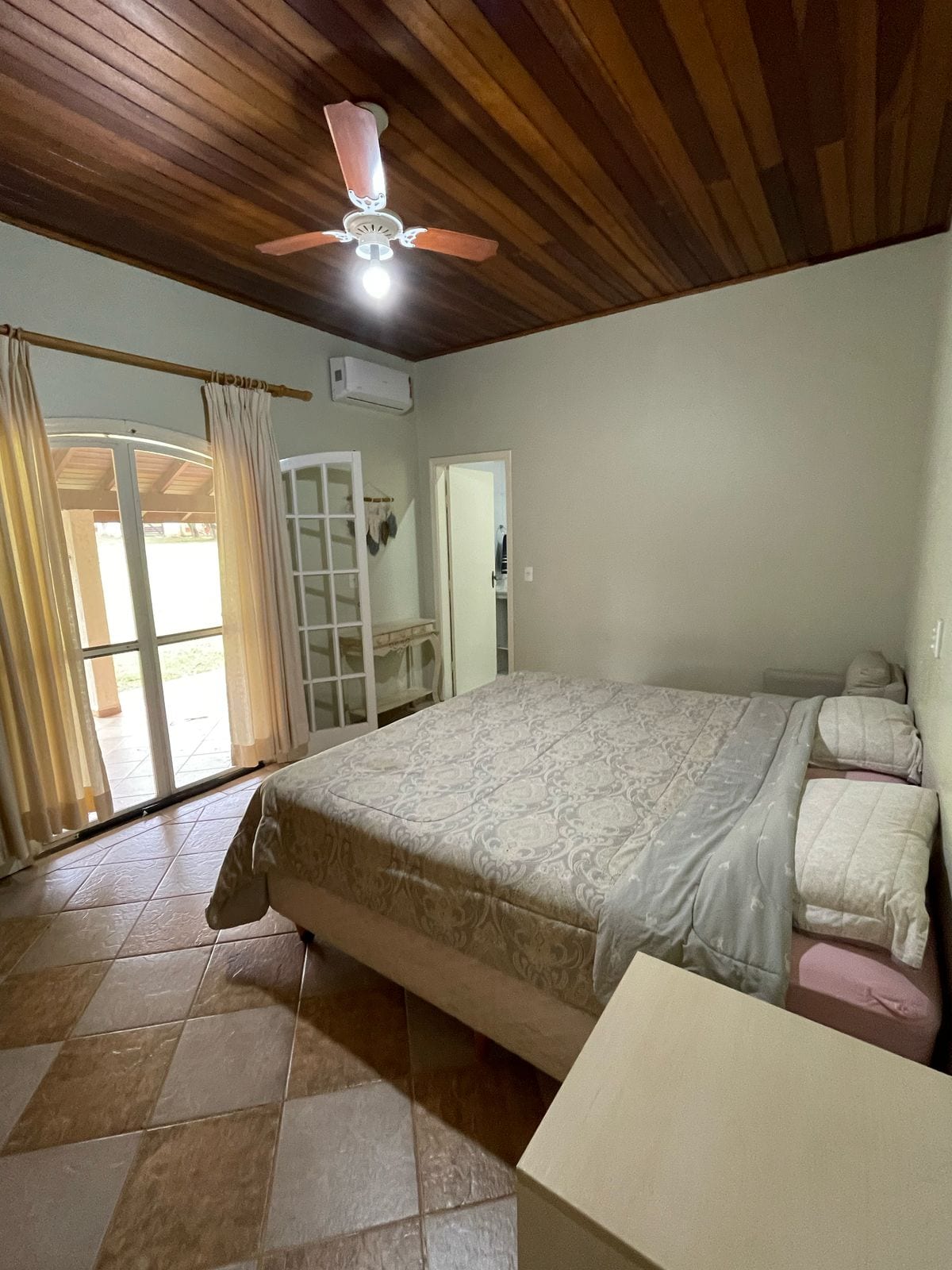 غرفة النوم 2