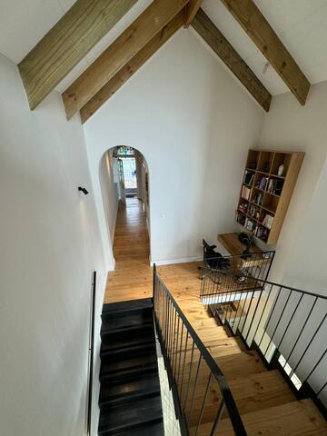 Contemporary Woodstock Cottage gallery image 5