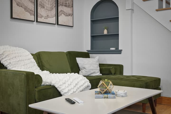 30+ Days. Great Location. Renovated. Pet Friendly. - Madison, WI
