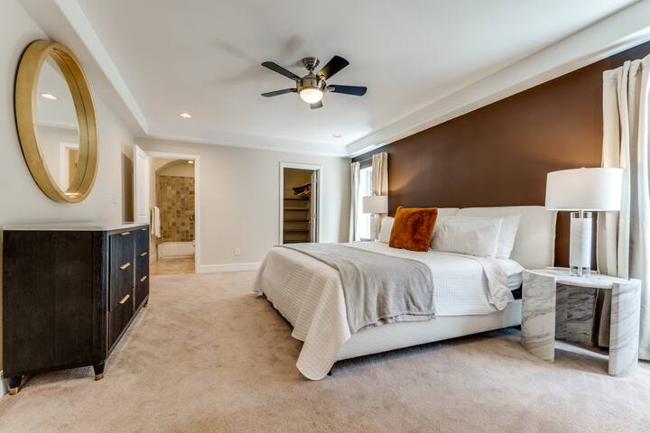 Storybook 4BD near SMU & Knox / Henderson gallery image 3