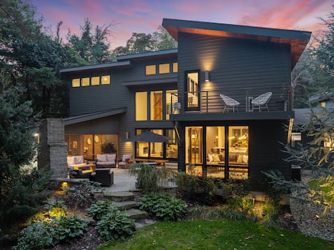 Saugatuck Modern Retreat w/ HotTub & Walk to Beach