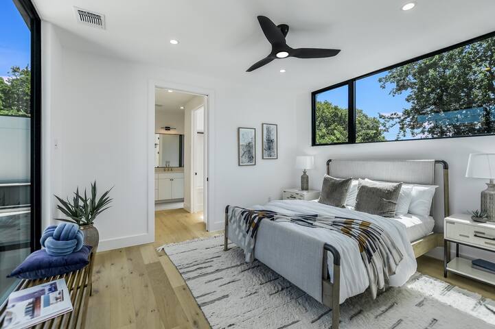 Stunning New Modern Zilker Perfection with Pool! gallery image 3