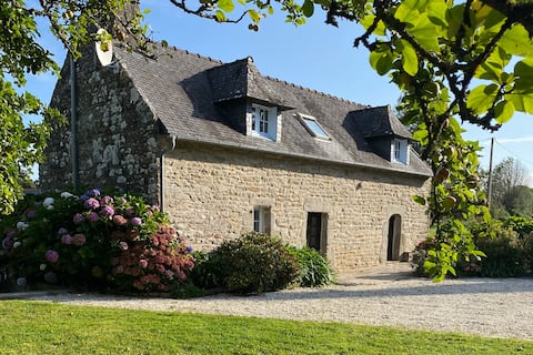 Picturesque cottage near the sea