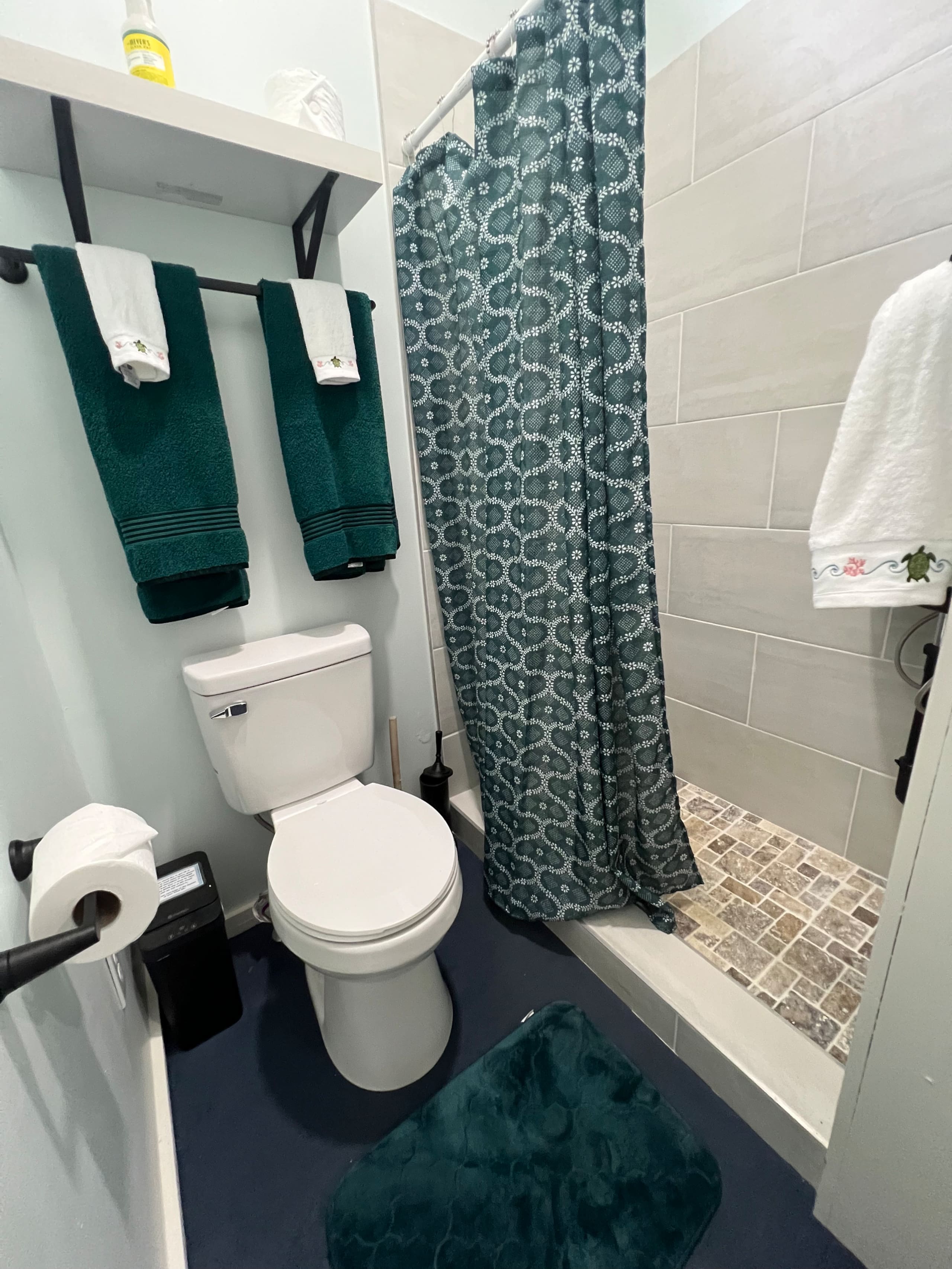 Cabin in Kealakekua · ★5.0 · 2 bedrooms · 2 beds · 2 private baths - Image 6