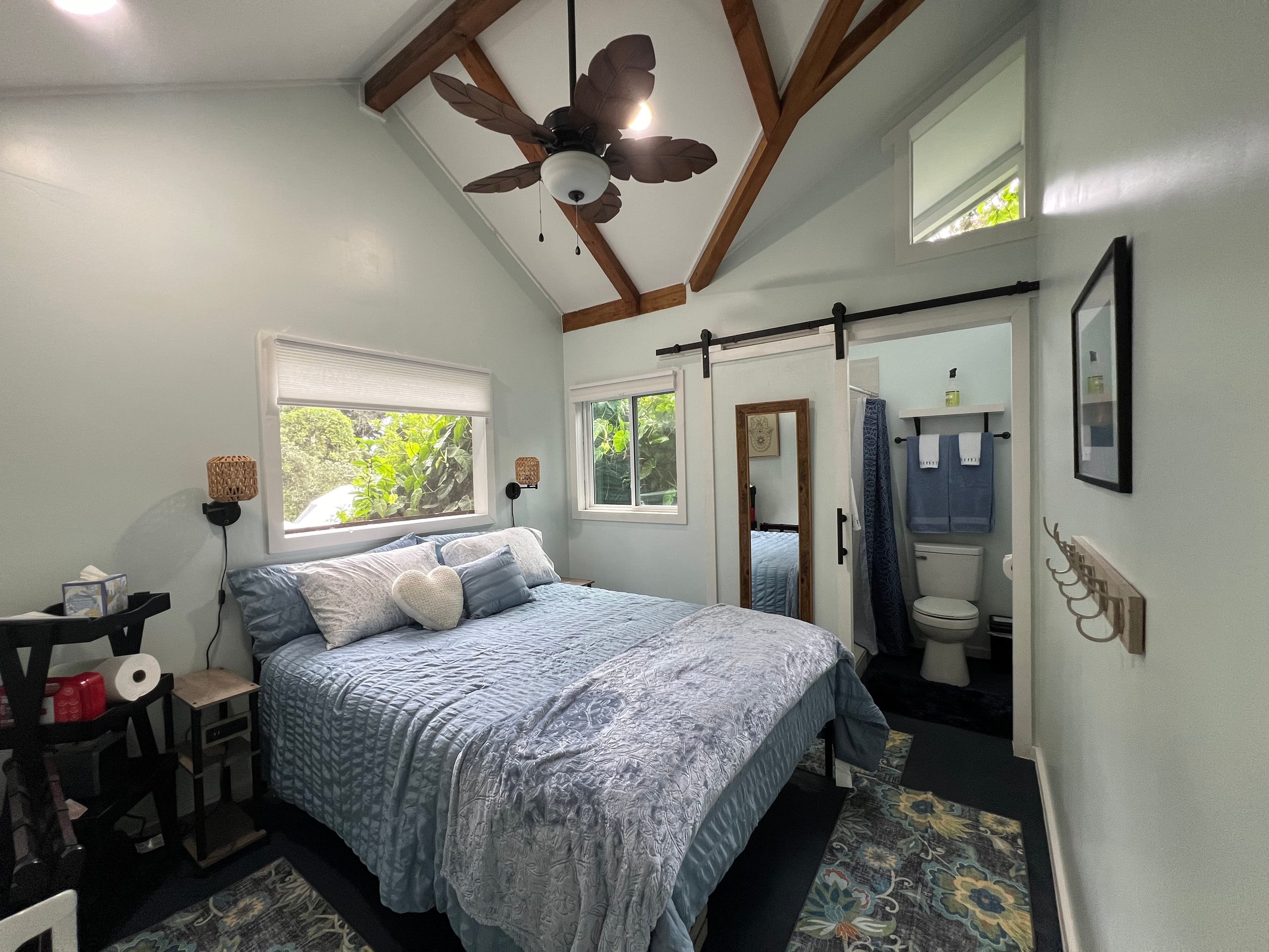 Cabin in Kealakekua · ★5.0 · 2 bedrooms · 2 beds · 2 private baths - Image 5