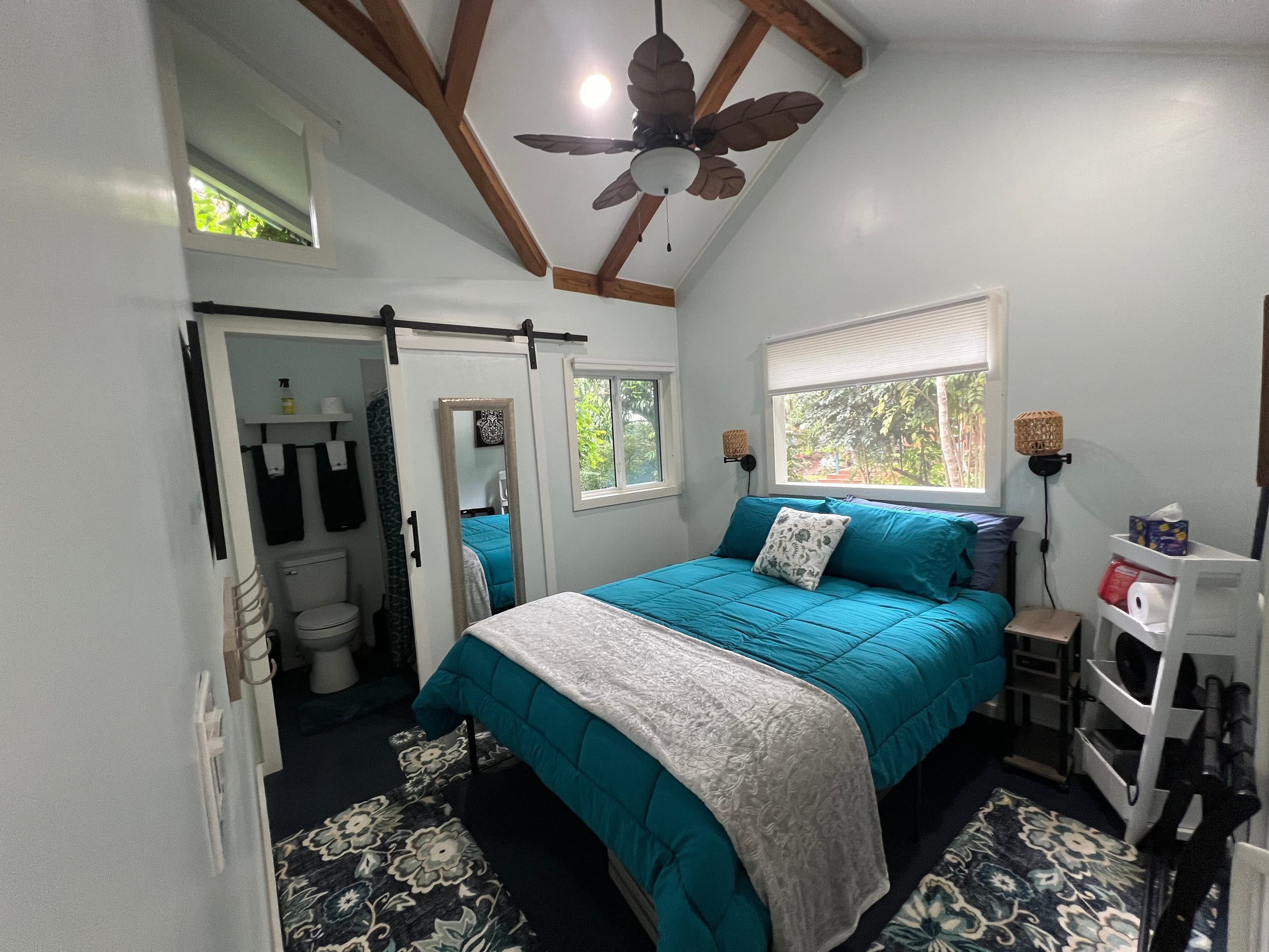Cabin in Kealakekua · ★5.0 · 2 bedrooms · 2 beds · 2 private baths - Image 3