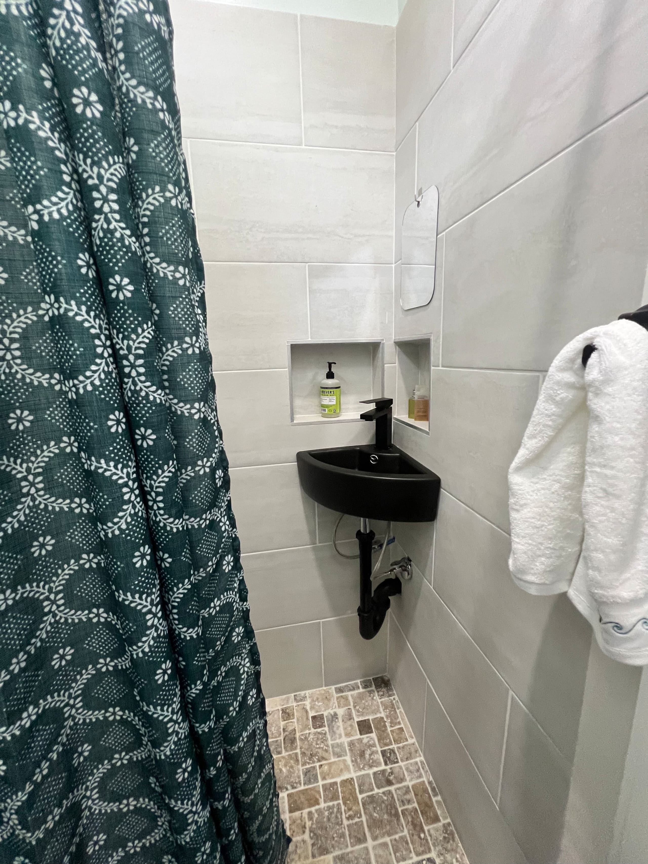 Cabin in Kealakekua · ★5.0 · 2 bedrooms · 2 beds · 2 private baths - Image 7