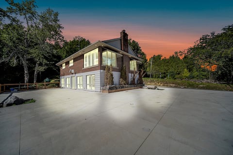 Beautiful Villa on Hill