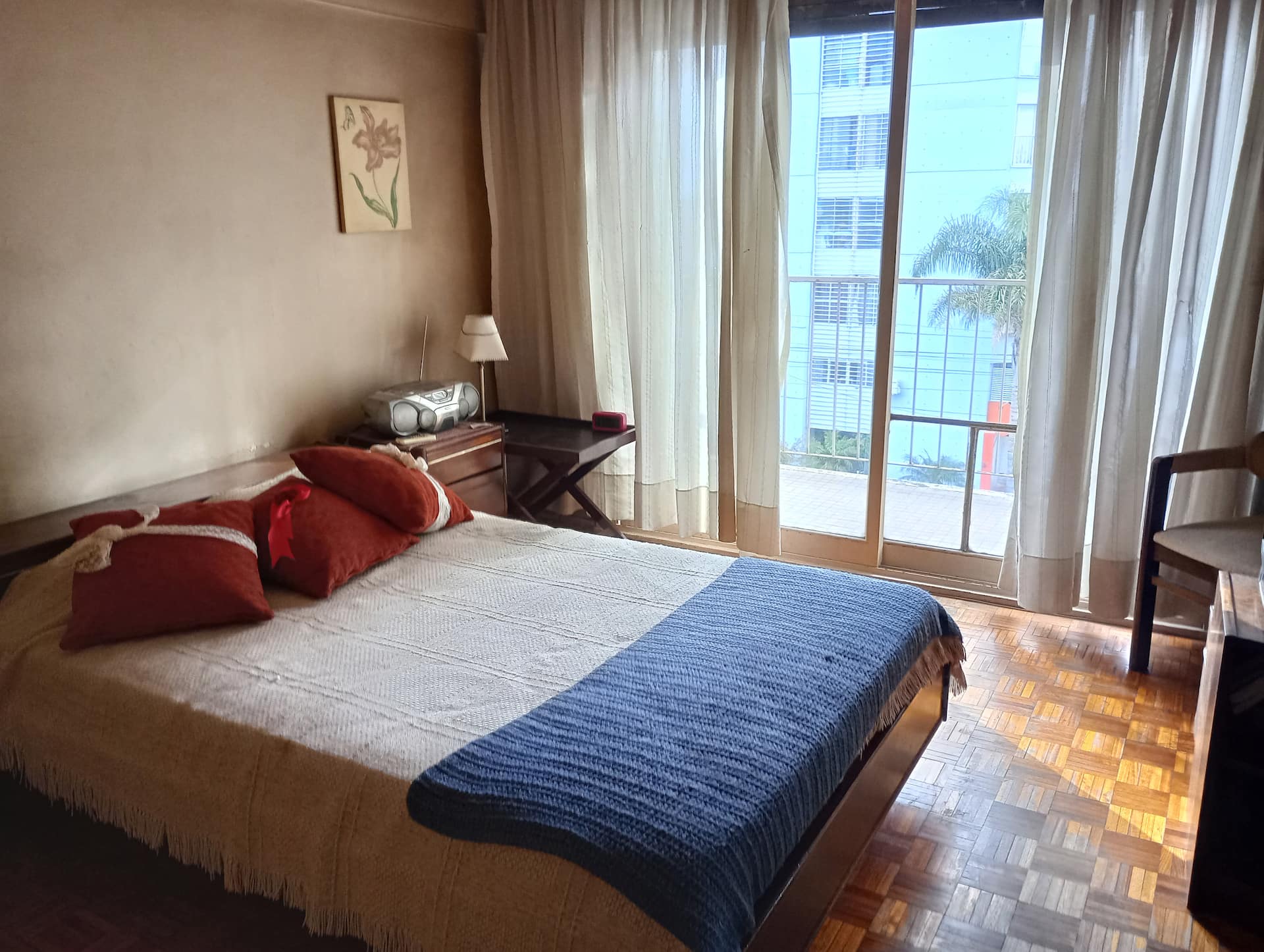 Room in Nuñez and private bathroom. (Not a suite)