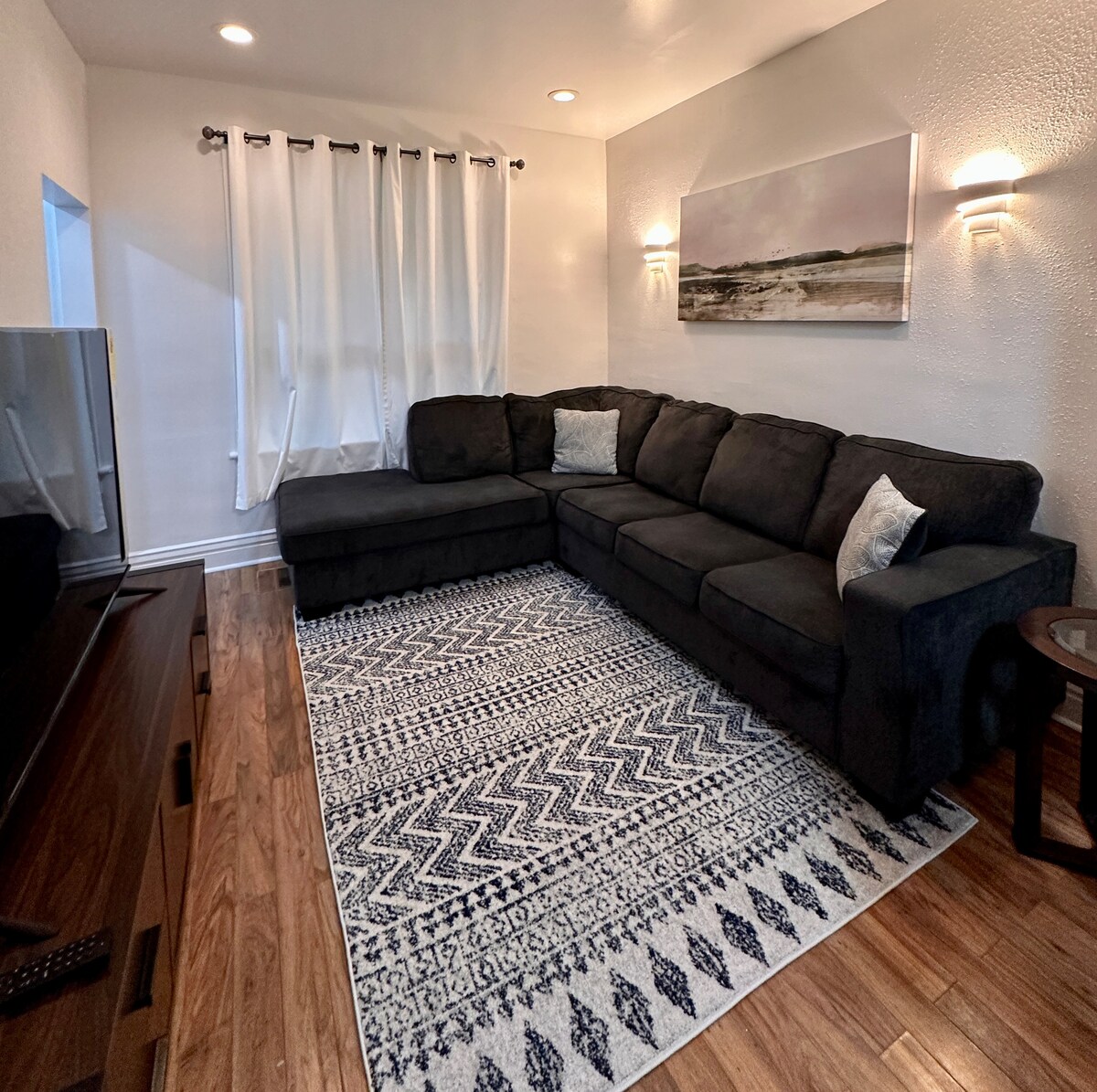 Casa de dos dormitorios recién amueblada Casas en renta en Winnipeg