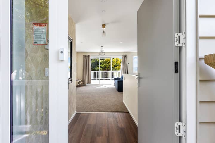 Stunning View, Privacy, Close To Ferry & Brand-new - 威靈頓