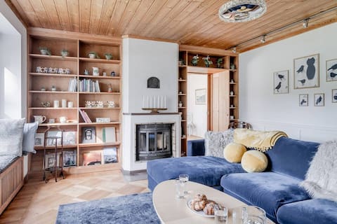 Popular Airbnb listing: Large house on a lake near Göteborg. in Lerum