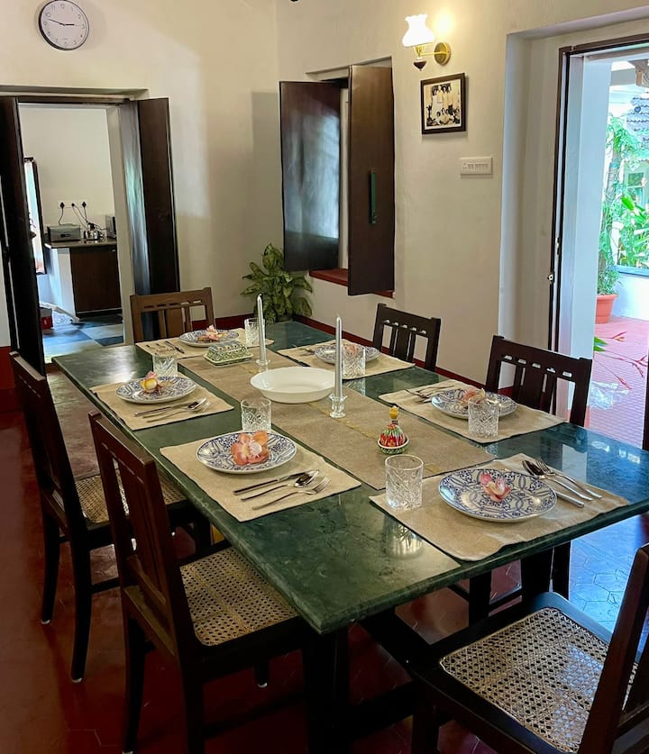 Dining area image 2