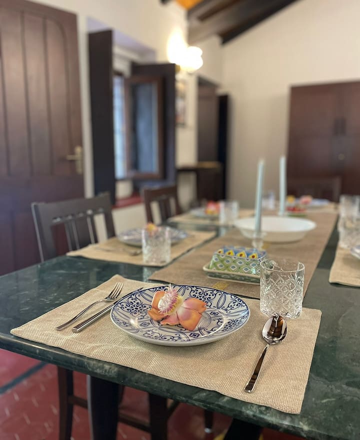 Dining area image 1