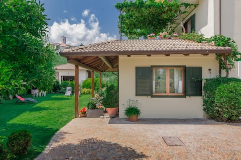 Charming Chalet & Castle View