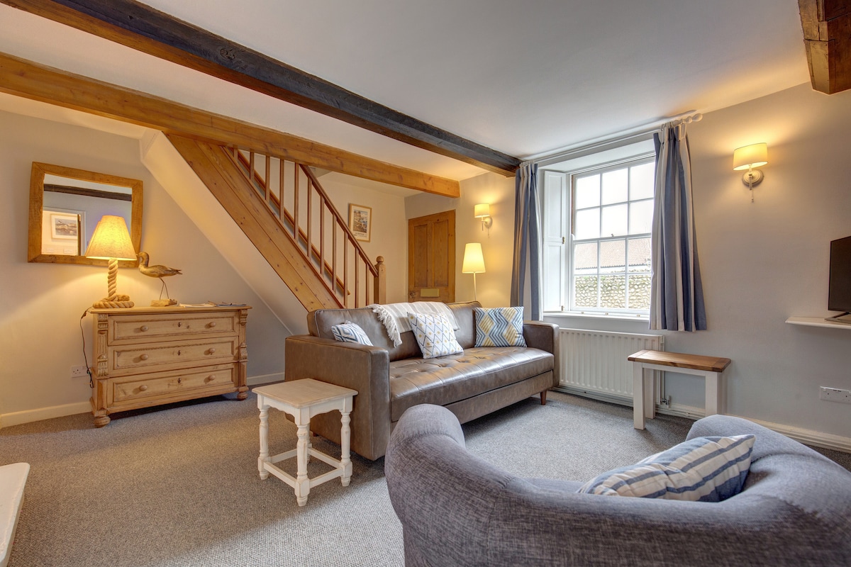 Popular Airbnb listing: Wisteria Cottage in Blakeney in Blakeney