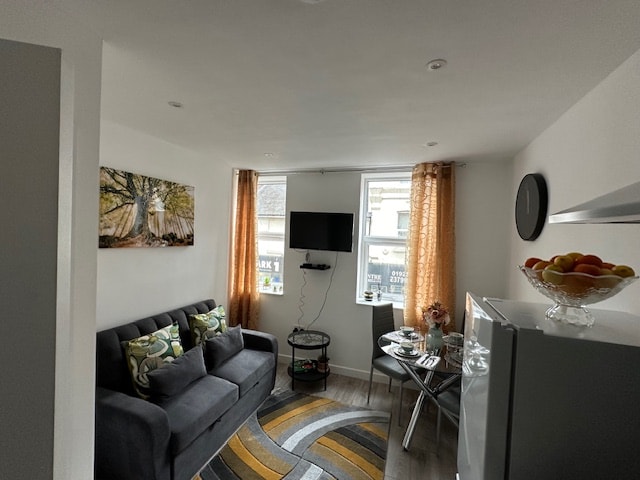 Popular Airbnb listing: Platinum 2 Bed 1 Bath Apartment | Harry Potter in Watford Rural