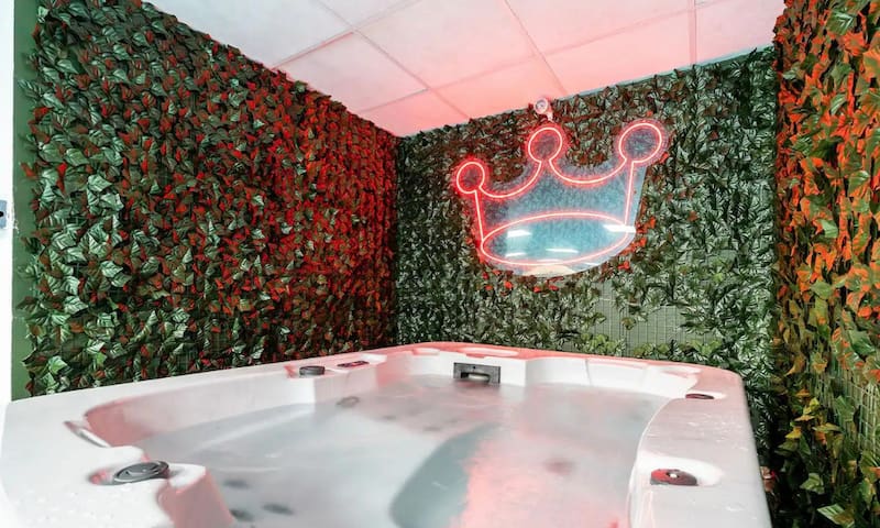 Heaton Park Spa House – Inc Indoor Pool & Hot Tub gallery image 2