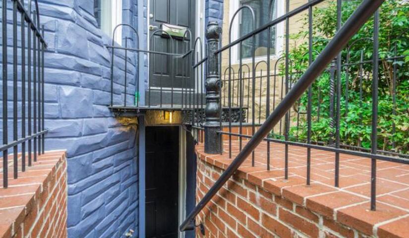 Family Home in Capitol Hill gallery image 2