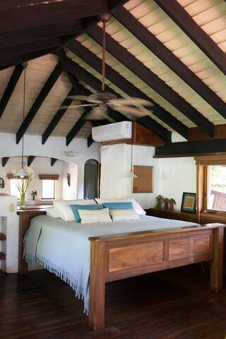 Honeymoon Suite W/Ocean View Luna Beachfront Hotel