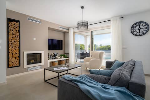 Top performing Airbnb: Heated Pool & Japanese BBQ | Peaceful Chic Villa in Rakovci Racovaz