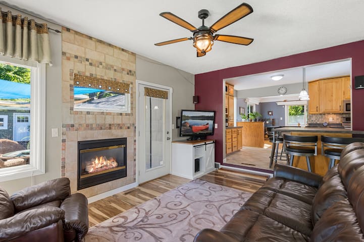 Cozy Home | 20min->MSP | Dogs