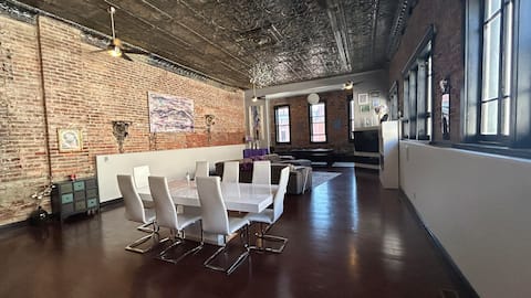 Modern Downtown Loft -4 BR w/private ensuite baths