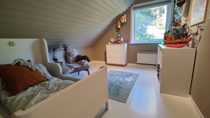 Habitación infantil con cuna ampliable (hasta 200 cm de largo)