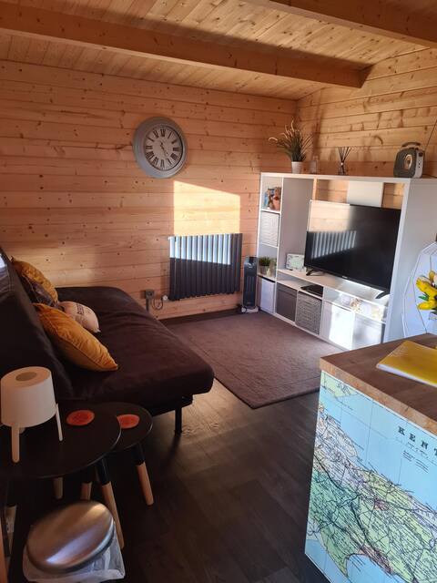 Popular Airbnb listing: The Poppy Lodge in Thanet