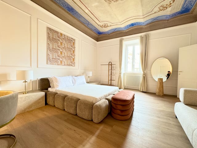 Historical Designer Apartment by the Colosseum gallery image 2