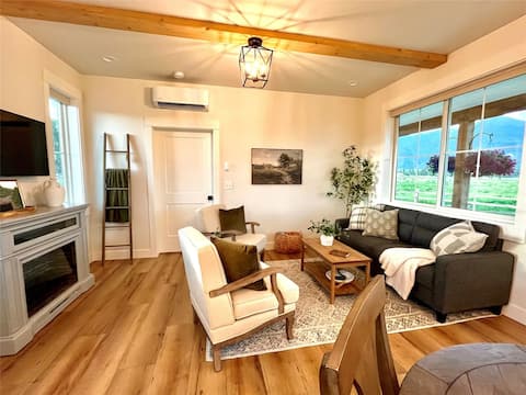 Top Airbnb: Luxe 1br Cottage - Mtn Views! in Helena Flats