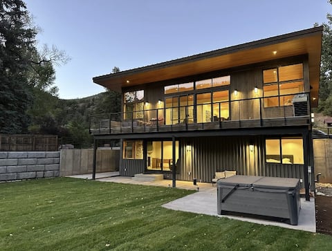 Rio Vista Telluride w/ hot tub!