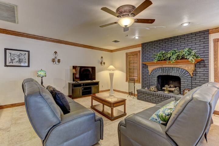 Luxury Villa 4 mile to strip/Convention Center gallery image 4