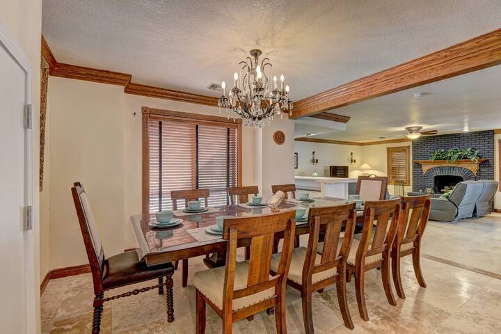 Luxury Villa 4 mile to strip/Convention Center gallery image 3