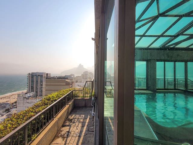Tiffanys Ipanema: Luxurious 2BR, Sea Views & Pool