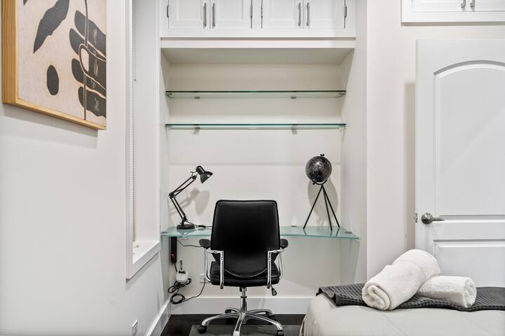 NEW 4BD / 4BTH – 2 UNITS – Wicker Park + Garage! gallery image 4