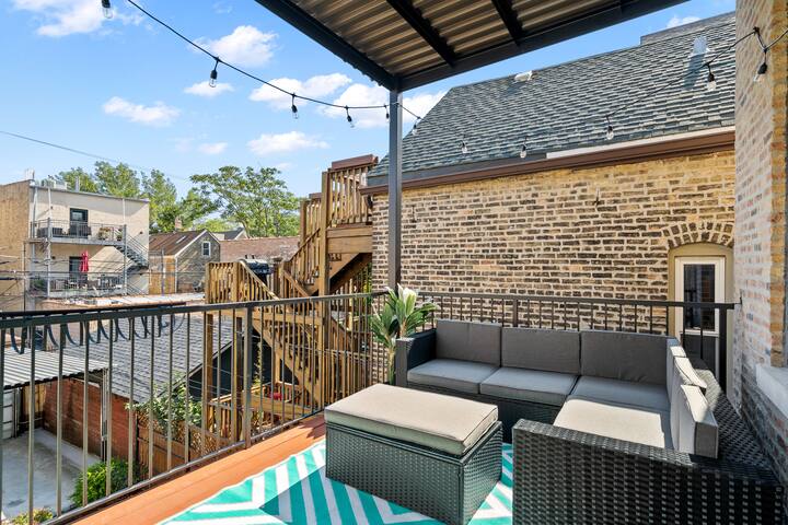 NEW 4BD / 4BTH – 2 UNITS – Wicker Park + Garage! gallery image 5