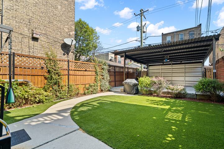 NEW 4BD / 4BTH – 2 UNITS – Wicker Park + Garage! gallery image 3