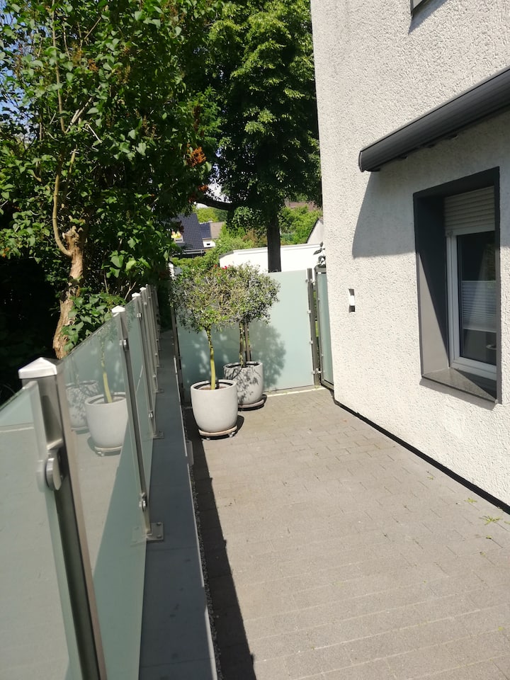 2 Zimmer Wohnung Mit Terrasse - Ratingen